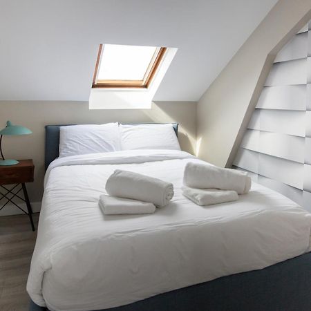 Modern Apartement In The City Center. Poissy Buitenkant foto