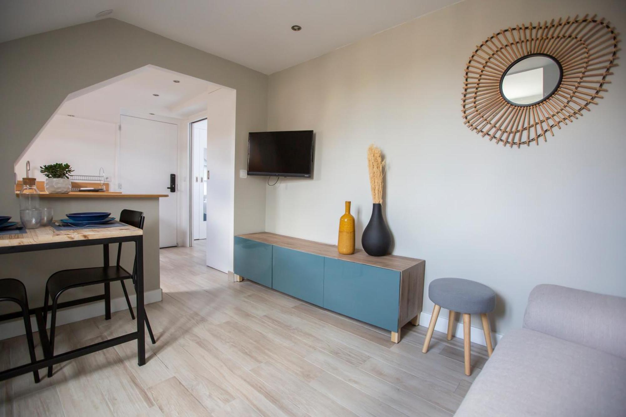 Modern Apartement In The City Center. Poissy Buitenkant foto